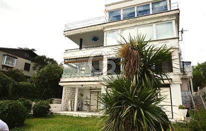 büyükada'da iskeleli, kayıkhaneli, özel plaj yalı dairesi.