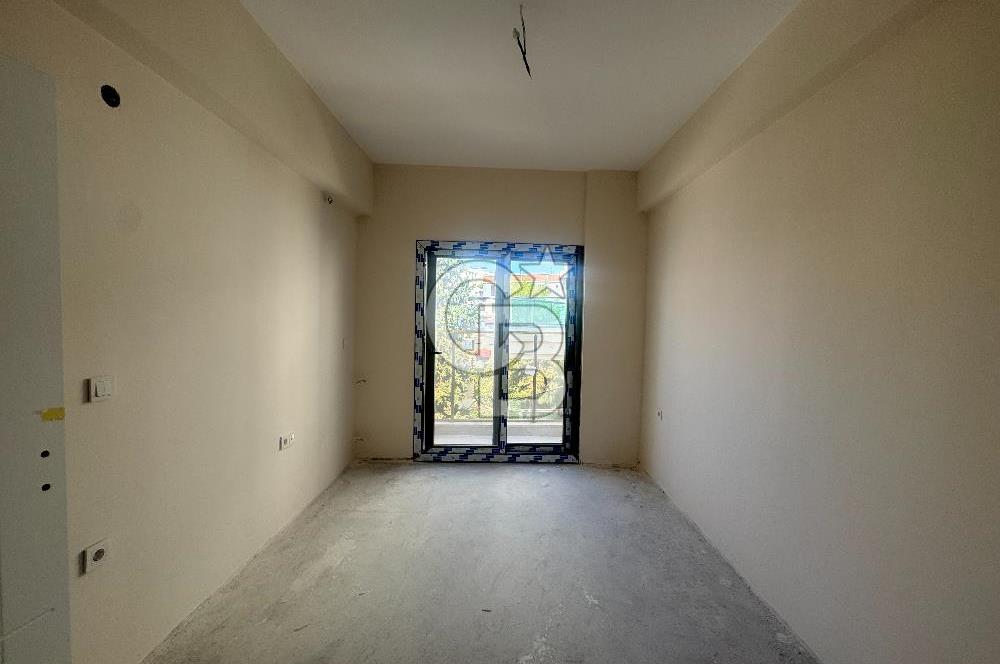 BORNOVA, KÜÇÜK PARKTA PROJEDEN SATILIK 1+1 DAİRE 