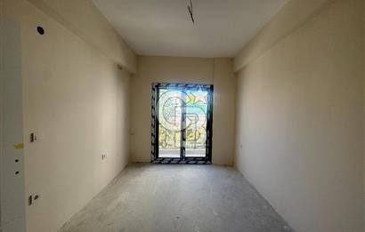 BORNOVA, KÜÇÜK PARKTA PROJEDEN SATILIK 1+1 DAİRE 