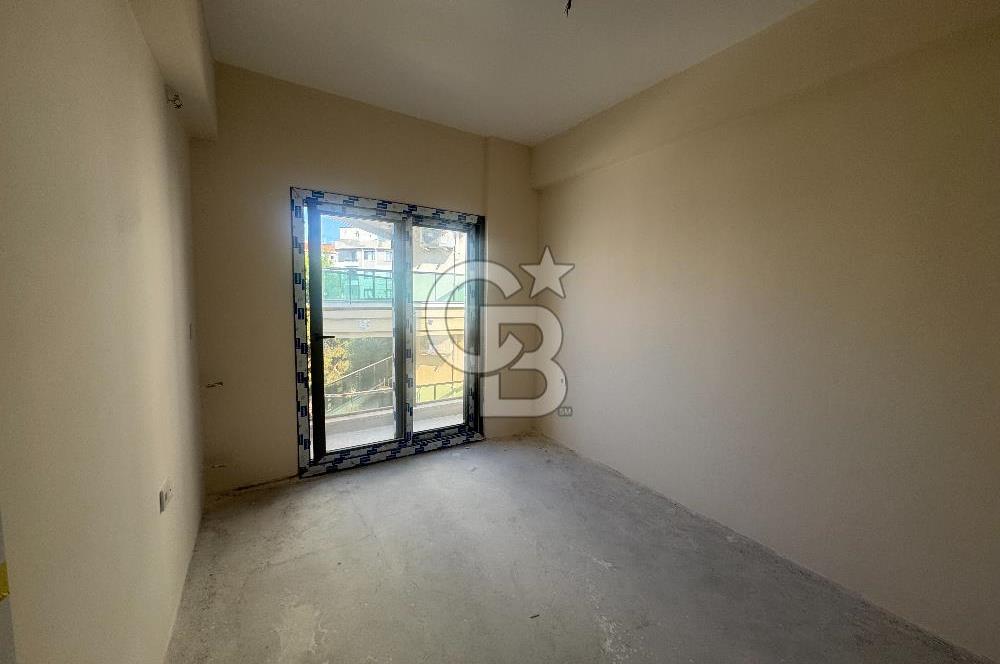 BORNOVA, KÜÇÜK PARKTA PROJEDEN SATILIK 1+1 DAİRE 