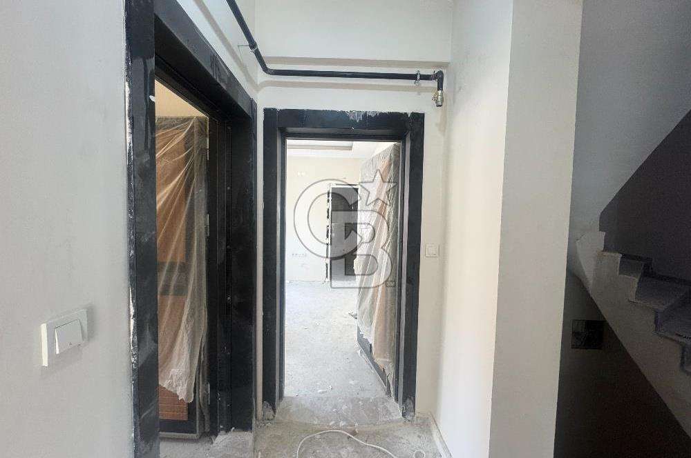 BORNOVA, KÜÇÜK PARKTA PROJEDEN SATILIK 1+1 DAİRE 