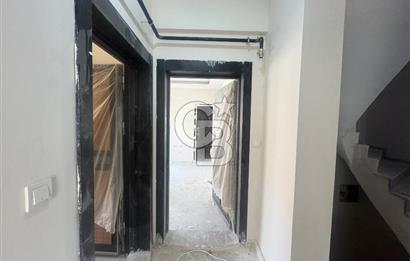 BORNOVA, KÜÇÜK PARKTA PROJEDEN SATILIK 1+1 DAİRE 