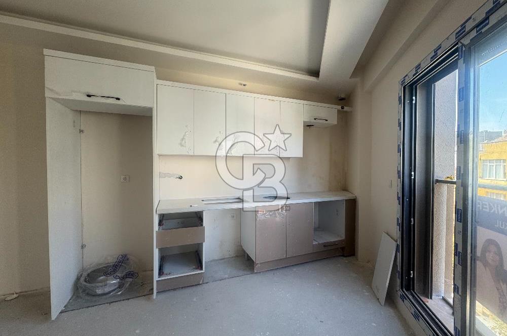 BORNOVA, KÜÇÜK PARKTA PROJEDEN SATILIK 1+1 DAİRE 