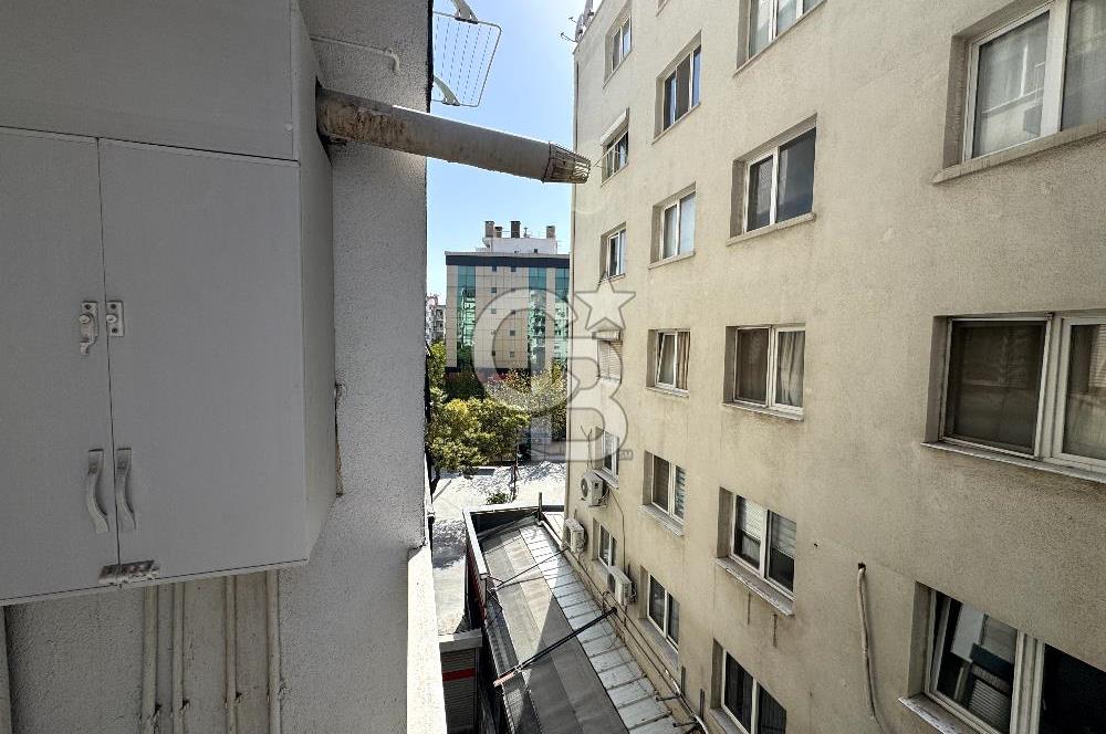 BORNOVA KÜÇÜKPARKTA 85M2 TADİLATLI SATILIK DAİRE