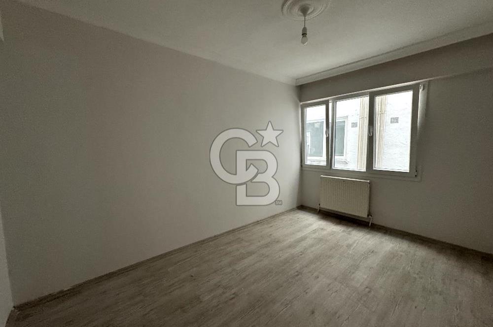 BORNOVA KÜÇÜKPARKTA 85M2 TADİLATLI SATILIK DAİRE