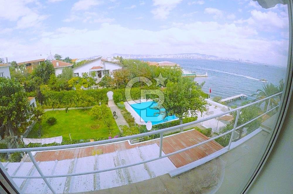 büyükada'da iskeleli, kayıkhaneli, özel plaj yalı dairesi.