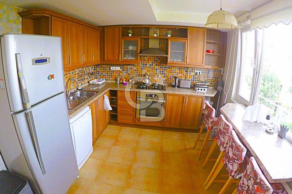 büyükada'da iskeleli, kayıkhaneli, özel plaj yalı dairesi.
