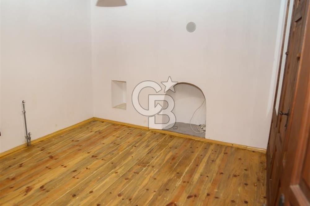 CB ARDEN'DEN İZMİR BİRGİ RESTORE EDİLMİŞ OTURUMA HAZIR TAŞ KONAK