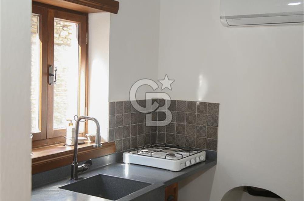 CB ARDEN'DEN İZMİR BİRGİ RESTORE EDİLMİŞ OTURUMA HAZIR TAŞ KONAK