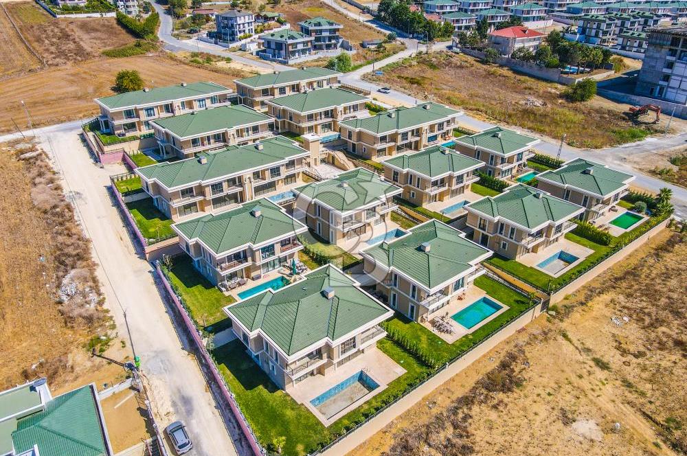 Kumburgaz'da Deniz Manzaralı,5.5+1, Havuzlu ve Asansörlü Villa
