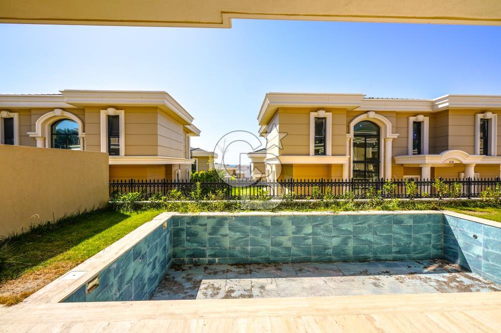 Kumburgaz'da Deniz Manzaralı,5.5+1, Havuzlu ve Asansörlü Villa