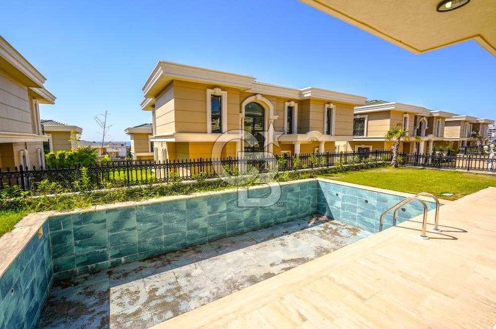 Kumburgaz'da Deniz Manzaralı,5.5+1, Havuzlu ve Asansörlü Villa