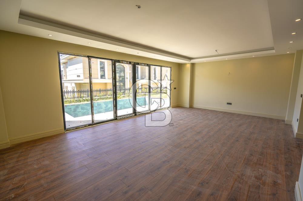 Kumburgaz'da Deniz Manzaralı,5.5+1, Havuzlu ve Asansörlü Villa