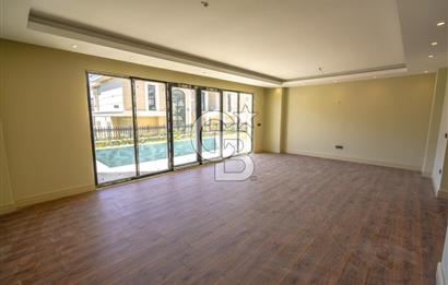 Kumburgaz'da Deniz Manzaralı,5.5+1, Havuzlu ve Asansörlü Villa