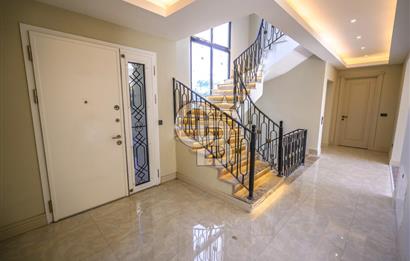 Kumburgaz'da Deniz Manzaralı,5.5+1, Havuzlu ve Asansörlü Villa