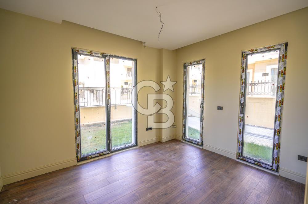 Kumburgaz'da Deniz Manzaralı,5.5+1, Havuzlu ve Asansörlü Villa