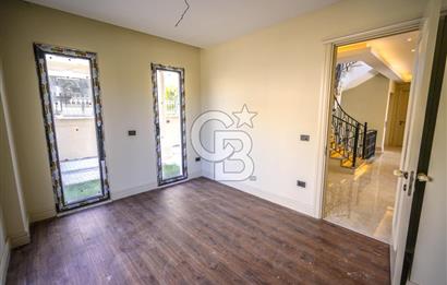 Kumburgaz'da Deniz Manzaralı,5.5+1, Havuzlu ve Asansörlü Villa
