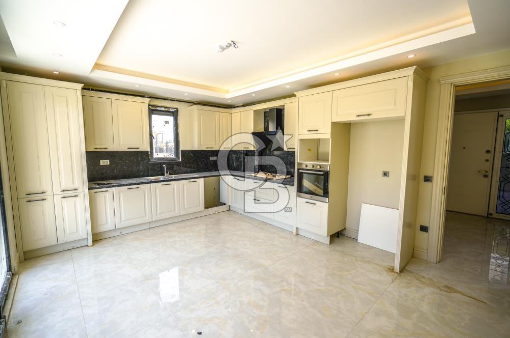 Kumburgaz'da Deniz Manzaralı,5.5+1, Havuzlu ve Asansörlü Villa