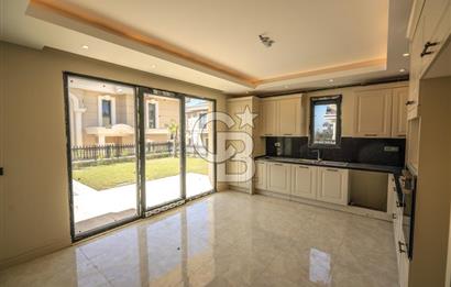 Kumburgaz'da Deniz Manzaralı,5.5+1, Havuzlu ve Asansörlü Villa