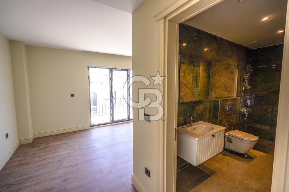 Kumburgaz'da Deniz Manzaralı,5.5+1, Havuzlu ve Asansörlü Villa