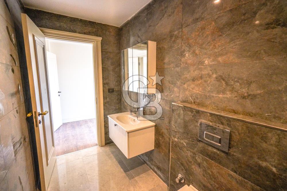 Kumburgaz'da Deniz Manzaralı,5.5+1, Havuzlu ve Asansörlü Villa