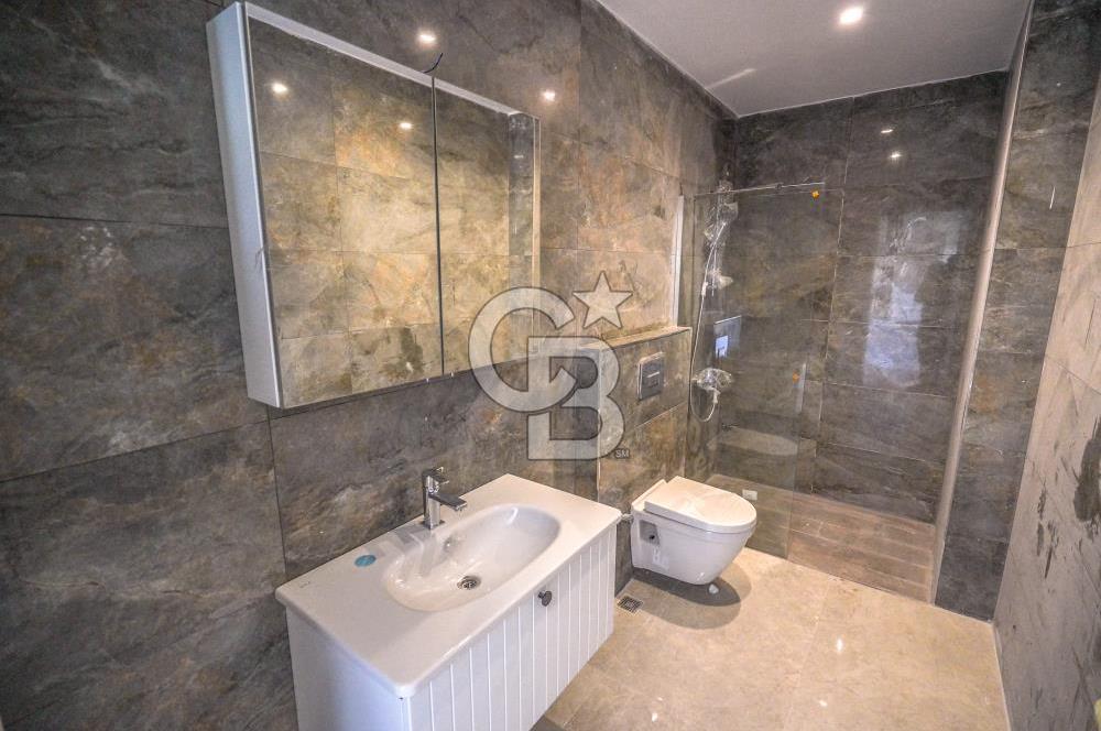 Kumburgaz'da Deniz Manzaralı,5.5+1, Havuzlu ve Asansörlü Villa