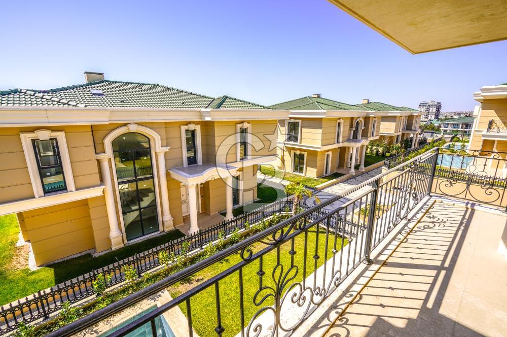 Kumburgaz'da Deniz Manzaralı,5.5+1, Havuzlu ve Asansörlü Villa