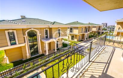 Kumburgaz'da Deniz Manzaralı,5.5+1, Havuzlu ve Asansörlü Villa