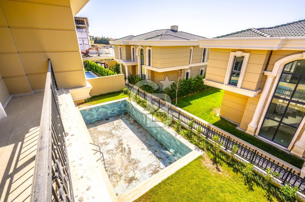 Kumburgaz'da Deniz Manzaralı,5.5+1, Havuzlu ve Asansörlü Villa