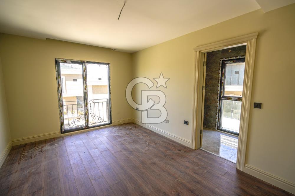 Kumburgaz'da Deniz Manzaralı,5.5+1, Havuzlu ve Asansörlü Villa