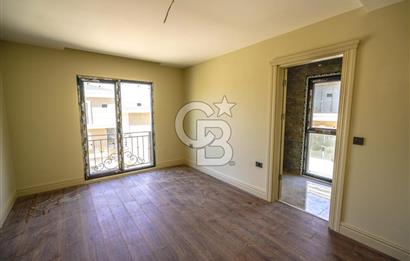 Kumburgaz'da Deniz Manzaralı,5.5+1, Havuzlu ve Asansörlü Villa