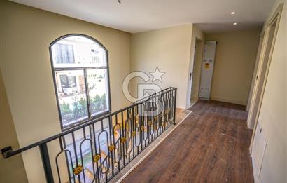 Kumburgaz'da Deniz Manzaralı,5.5+1, Havuzlu ve Asansörlü Villa