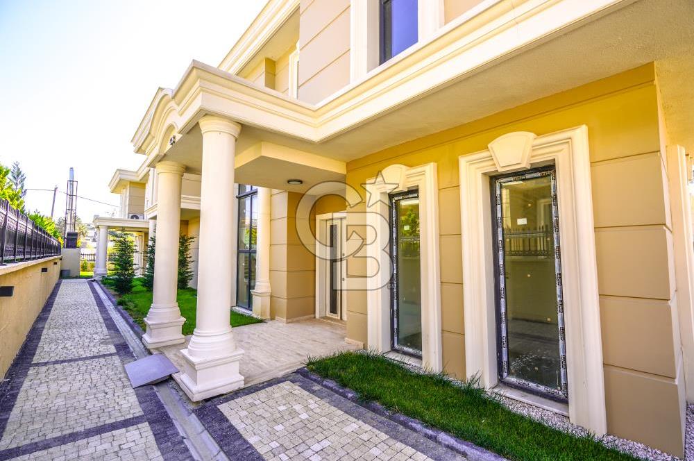 Kumburgaz'da Deniz Manzaralı,5.5+1, Havuzlu ve Asansörlü Villa