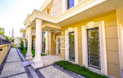 Kumburgaz'da Deniz Manzaralı,5.5+1, Havuzlu ve Asansörlü Villa