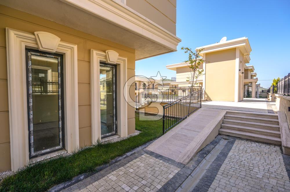 Kumburgaz'da Deniz Manzaralı,5.5+1, Havuzlu ve Asansörlü Villa