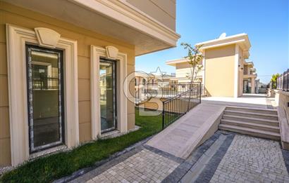 Kumburgaz'da Deniz Manzaralı,5.5+1, Havuzlu ve Asansörlü Villa