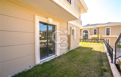 Kumburgaz'da Deniz Manzaralı,5.5+1, Havuzlu ve Asansörlü Villa
