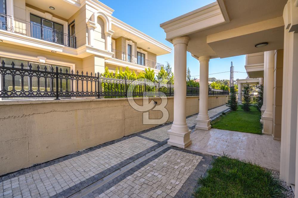 Kumburgaz'da Deniz Manzaralı,5.5+1, Havuzlu ve Asansörlü Villa