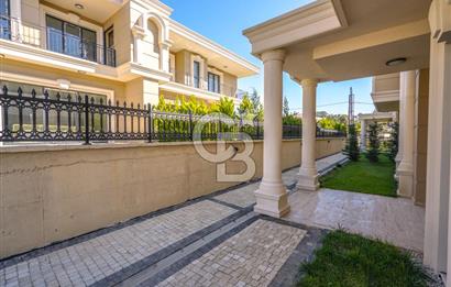 Kumburgaz'da Deniz Manzaralı,5.5+1, Havuzlu ve Asansörlü Villa