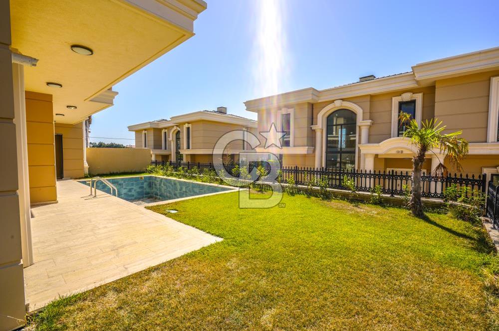 Kumburgaz'da Deniz Manzaralı,5.5+1, Havuzlu ve Asansörlü Villa