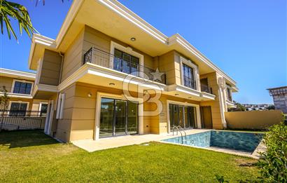 Kumburgaz'da Deniz Manzaralı,5.5+1, Havuzlu ve Asansörlü Villa