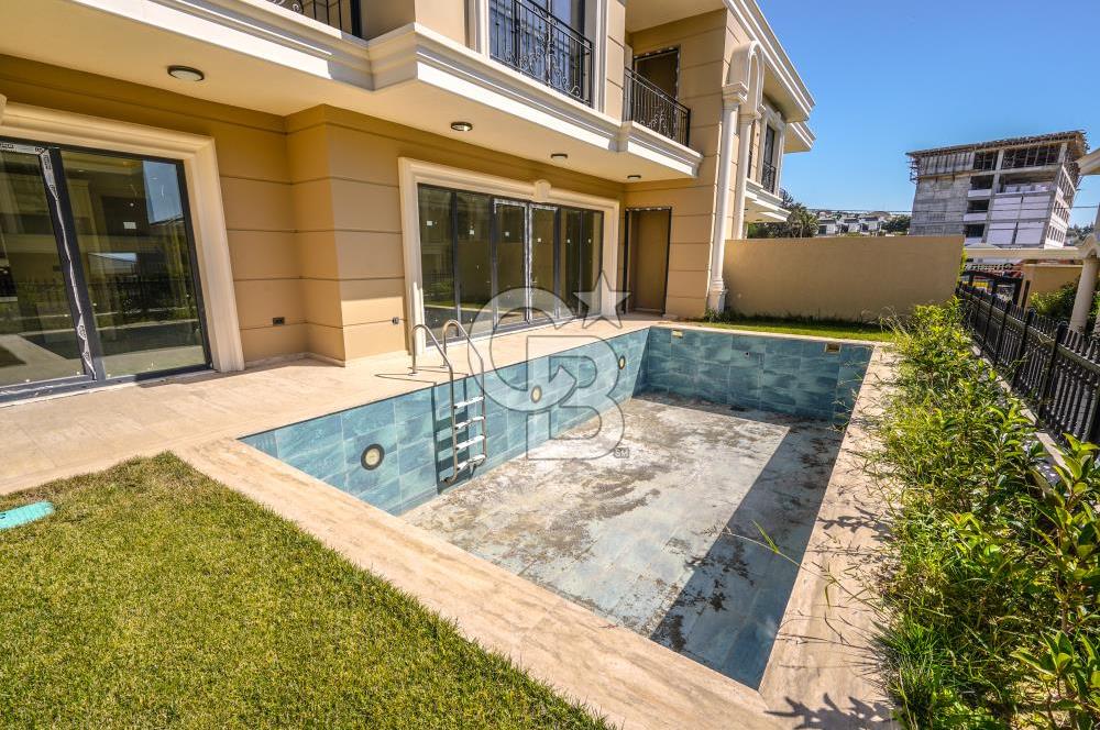 Kumburgaz'da Deniz Manzaralı,5.5+1, Havuzlu ve Asansörlü Villa