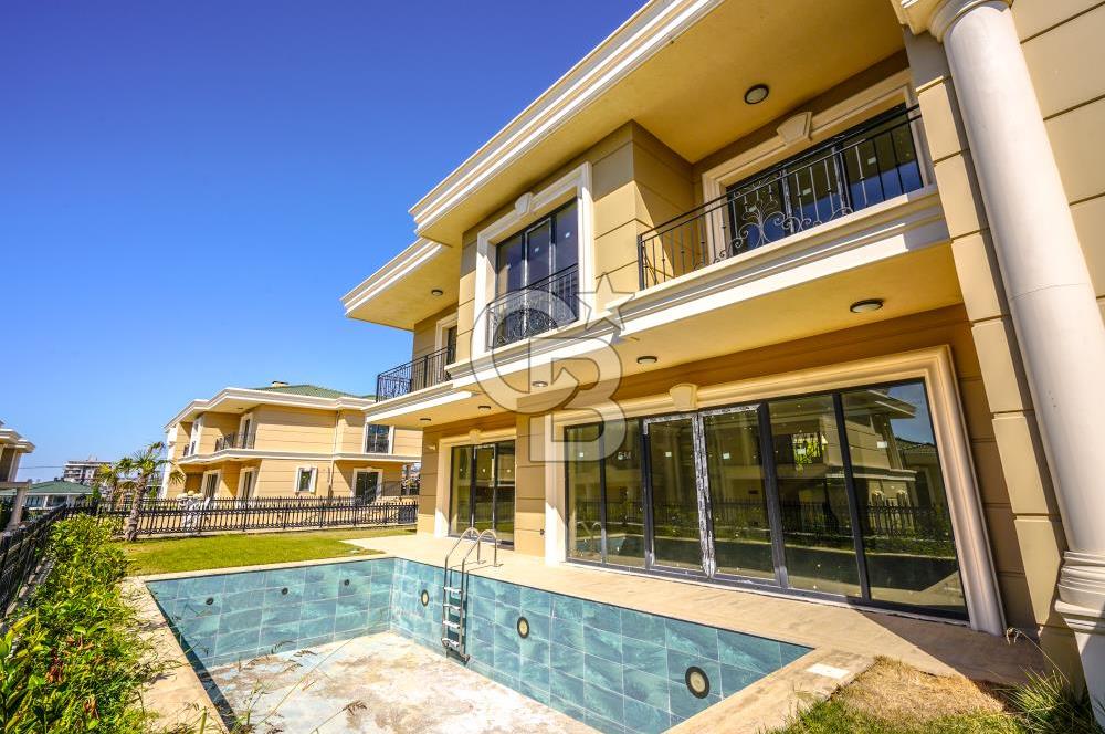 Kumburgaz'da Deniz Manzaralı,5.5+1, Havuzlu ve Asansörlü Villa