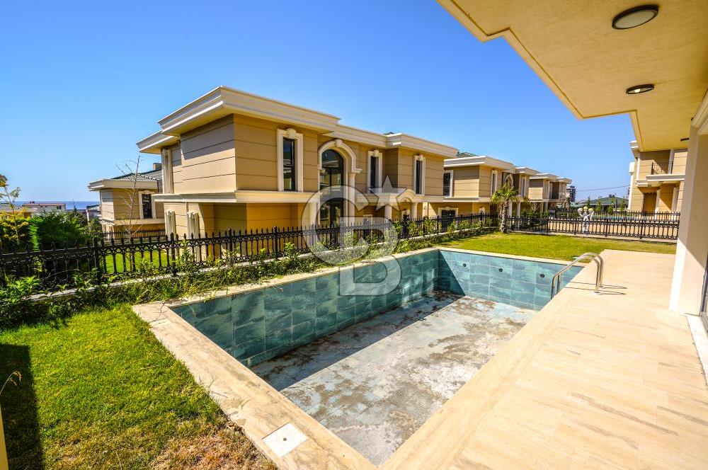 Kumburgaz'da Deniz Manzaralı,5.5+1, Havuzlu ve Asansörlü Villa