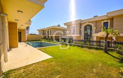 Kumburgaz'da Deniz Manzaralı,5.5+1, Havuzlu ve Asansörlü Villa