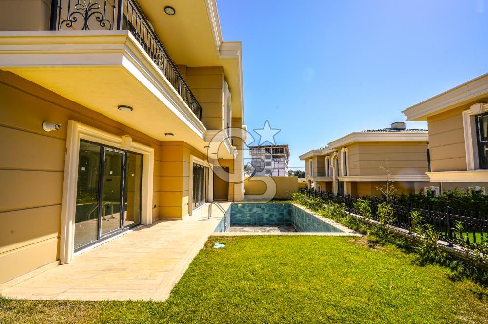Kumburgaz'da Deniz Manzaralı,5.5+1, Havuzlu ve Asansörlü Villa