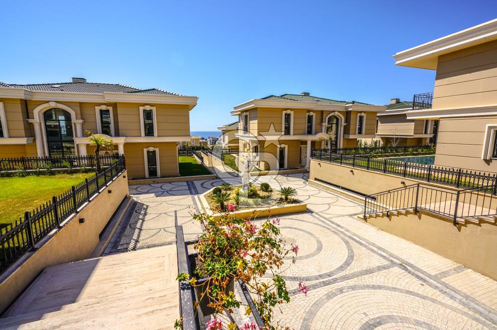 Kumburgaz'da Deniz Manzaralı,5.5+1, Havuzlu ve Asansörlü Villa