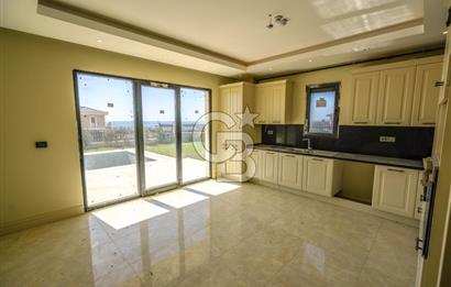 Kumburgaz'da Deniz Manzaralı,6+1, Havuzlu Tam Müstakil Villa