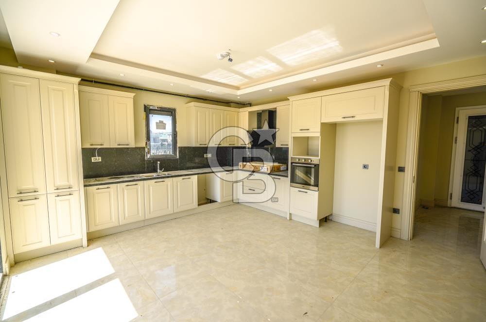 Kumburgaz'da Deniz Manzaralı,6+1, Havuzlu Tam Müstakil Villa