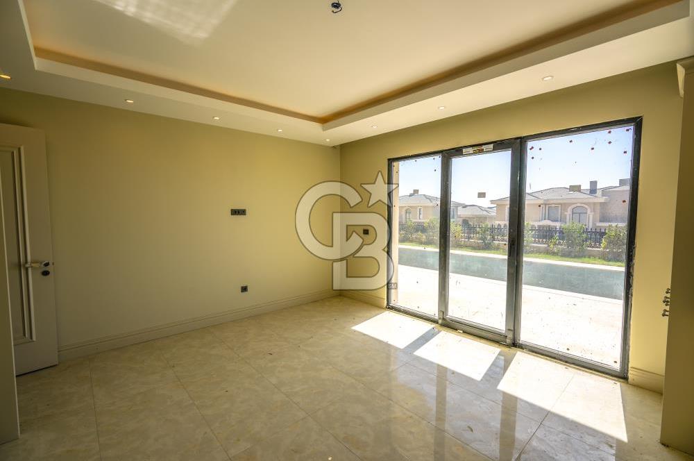 Kumburgaz'da Deniz Manzaralı,6+1, Havuzlu Tam Müstakil Villa